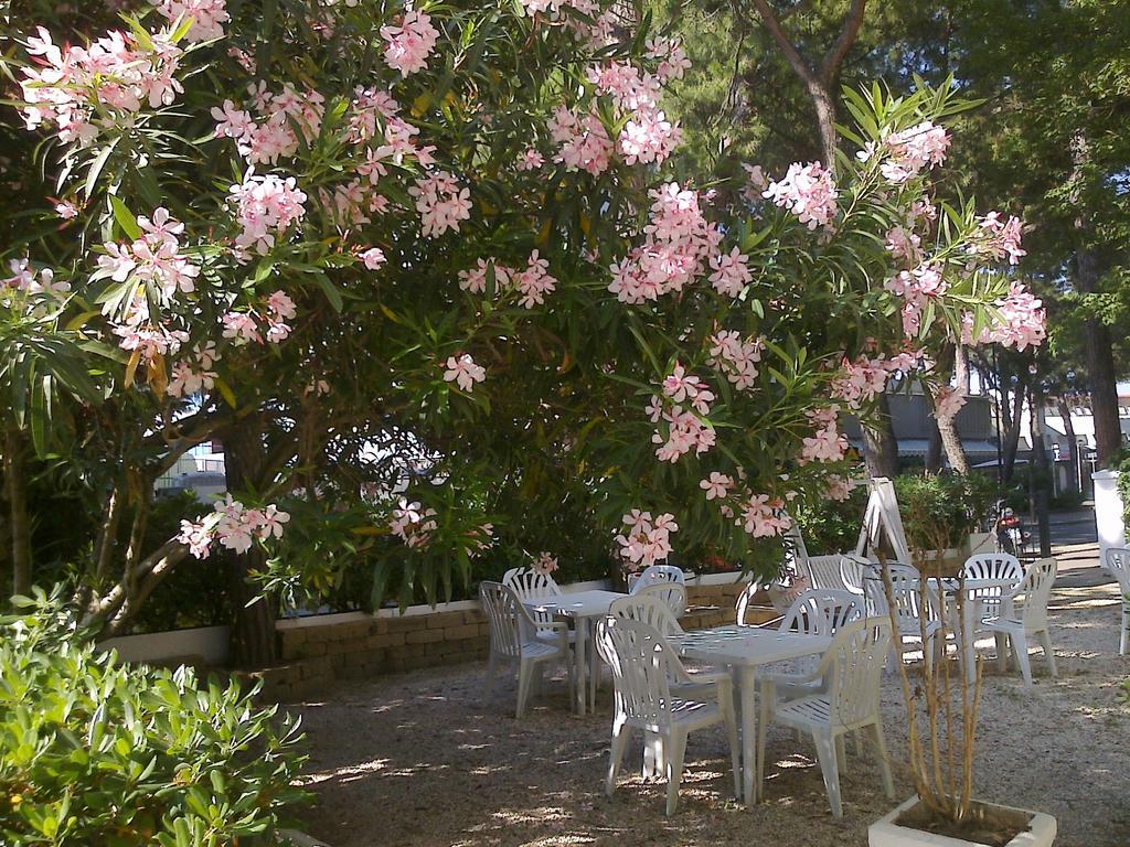 Hotel Augustus Milano Marittima Exterior foto